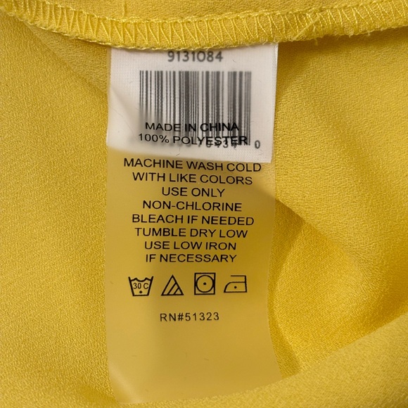 Vince Camuto yellow, short flutter sleeve top size S - Picture 4 of 4